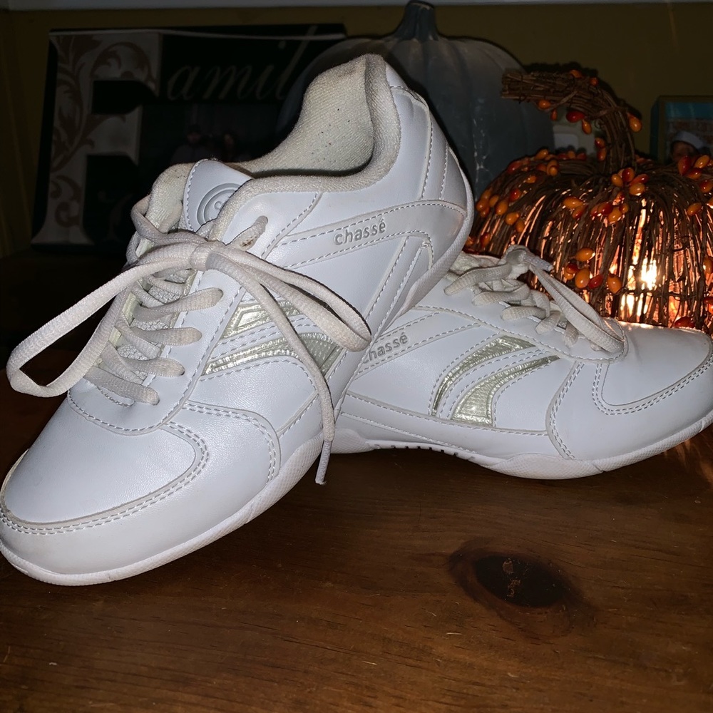 Cheerleading shoes
